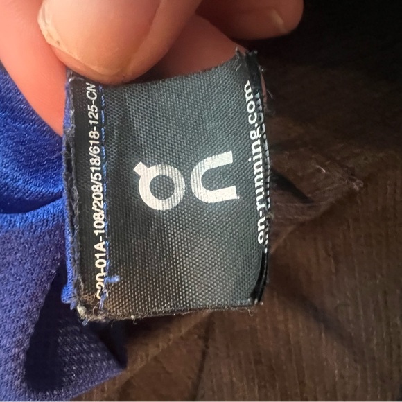 On Running Blue Fitted Sleeveless Tank Top - Picture 7 of 7